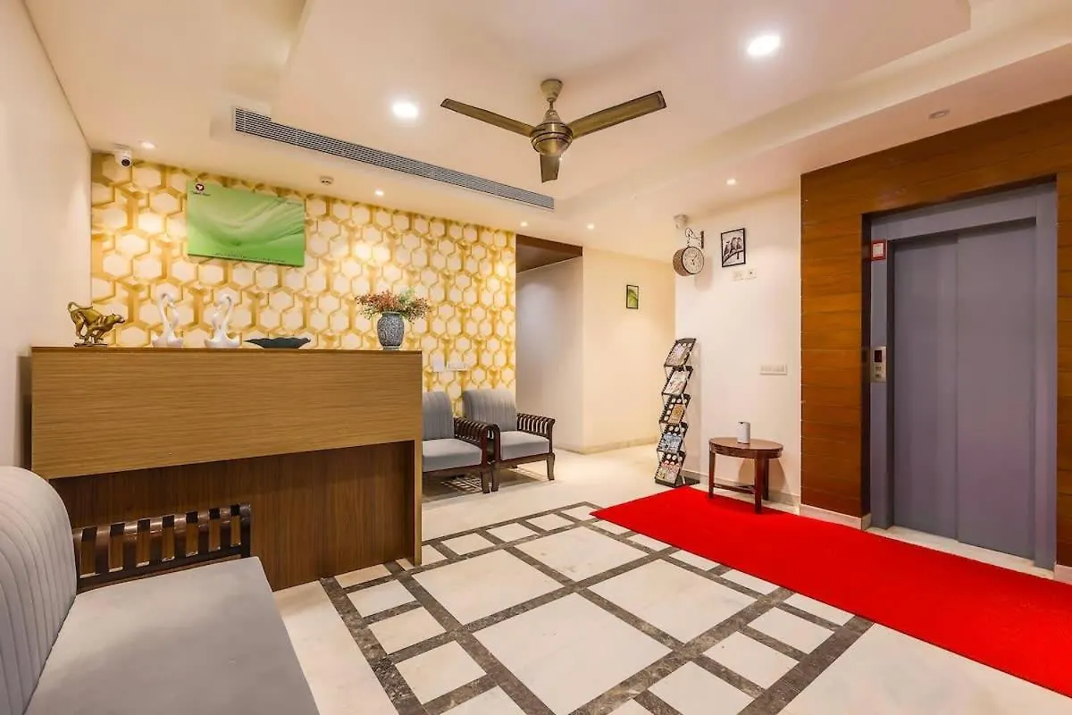 Eco-Chic Haven In Gurgaon With Balcony Apartamento