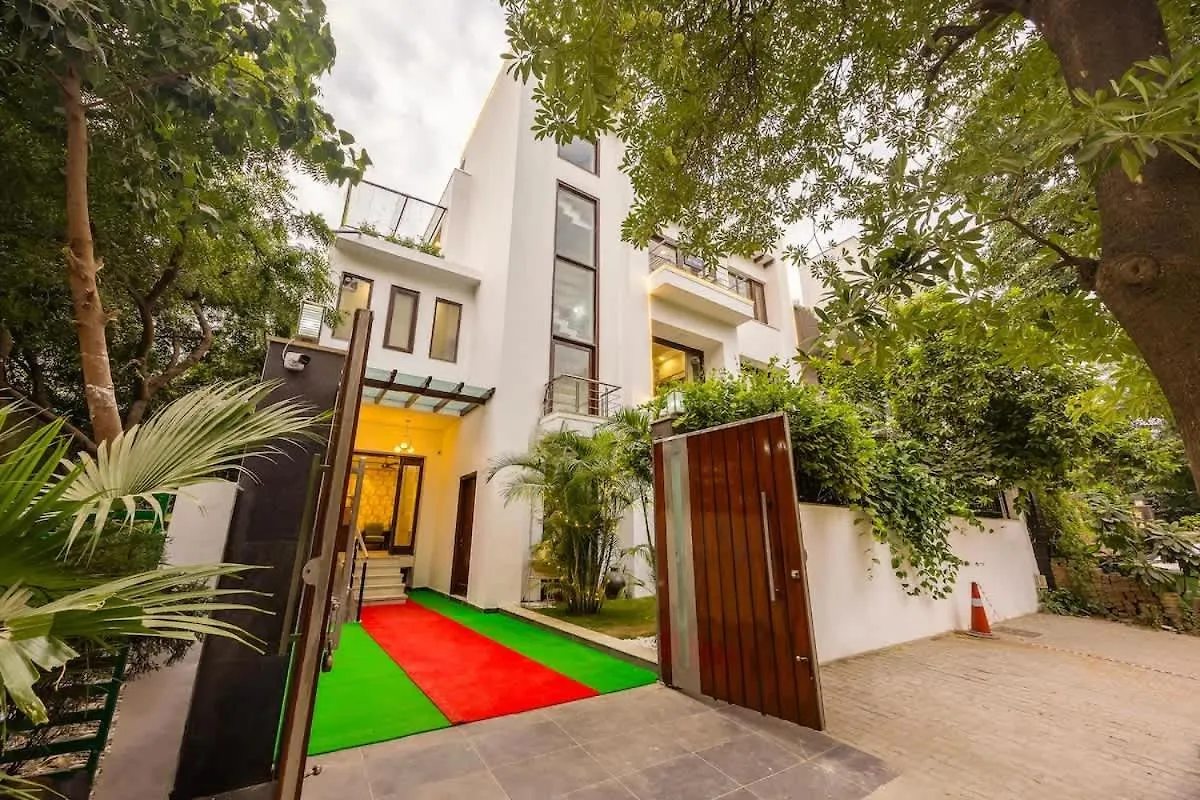 Eco-Chic Haven In Gurgaon With Balcony Apartamento